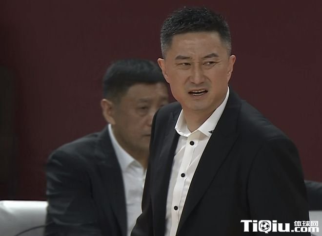 广东男篮主教杜锋