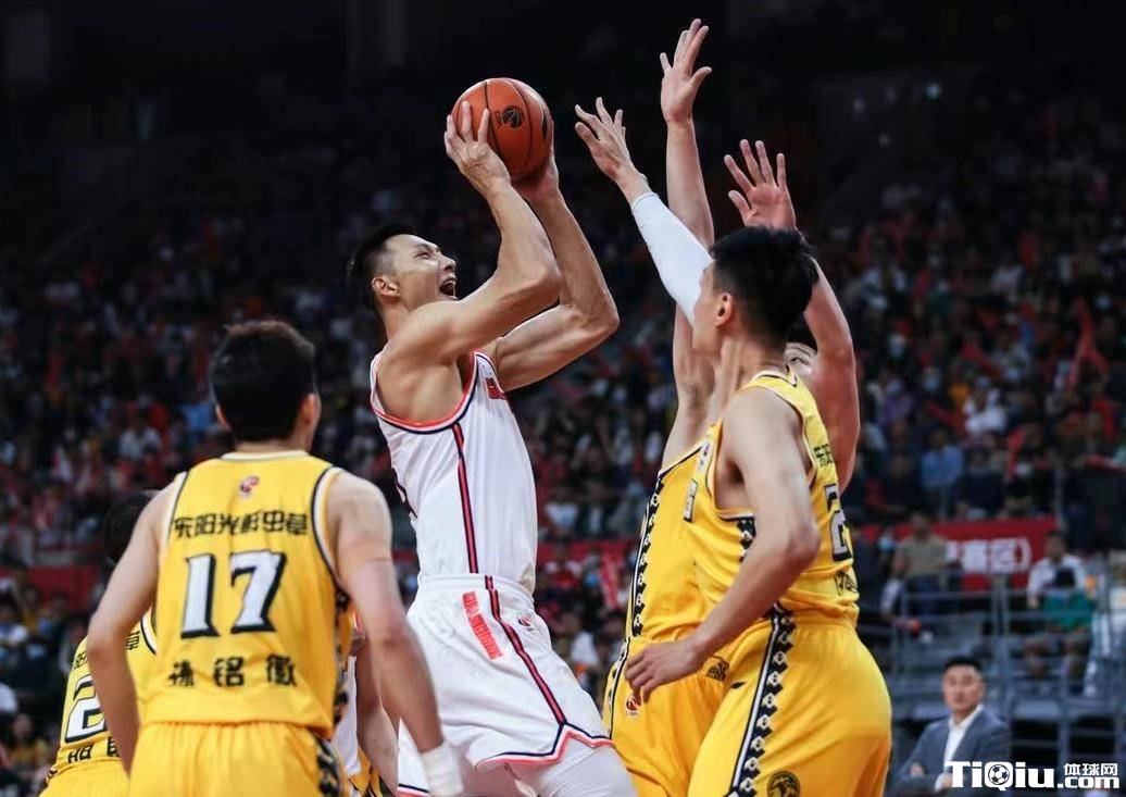 新疆放宽周琦交易条件