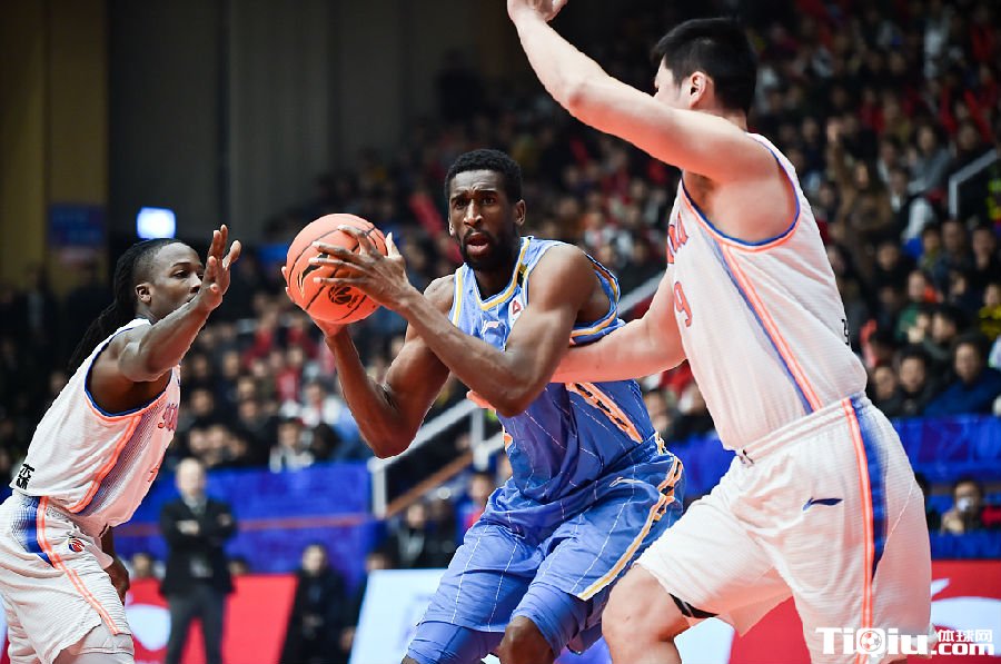 北控有惊无险击败山西队