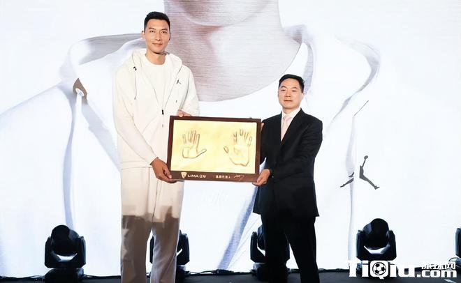 易建联完成重要签约