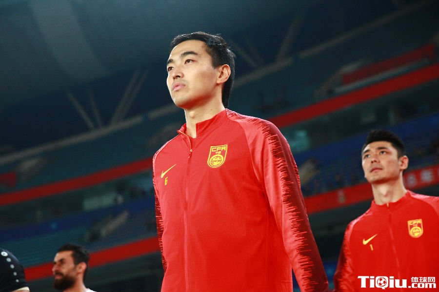 前国脚冯潇霆谈冯巩大战