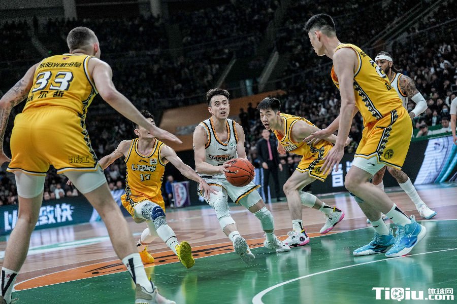 辽宁主场击败广厦喜迎开门红