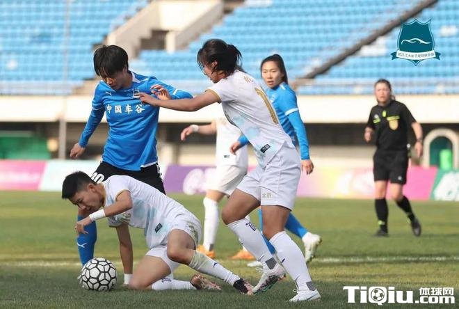 北京女足3球落败