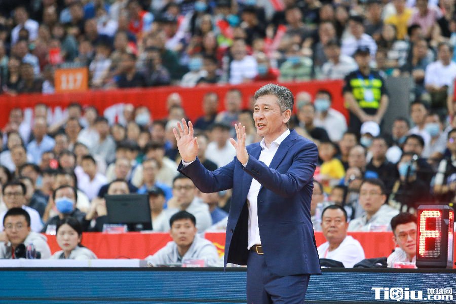 残阵深圳队与浙江队战到最后