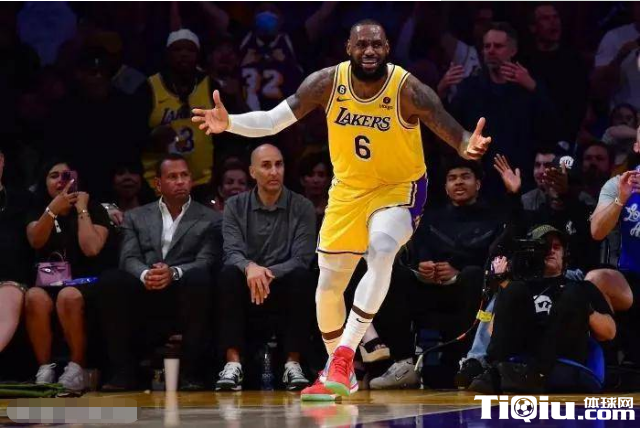 湖人可考虑拿下哈登组三巨