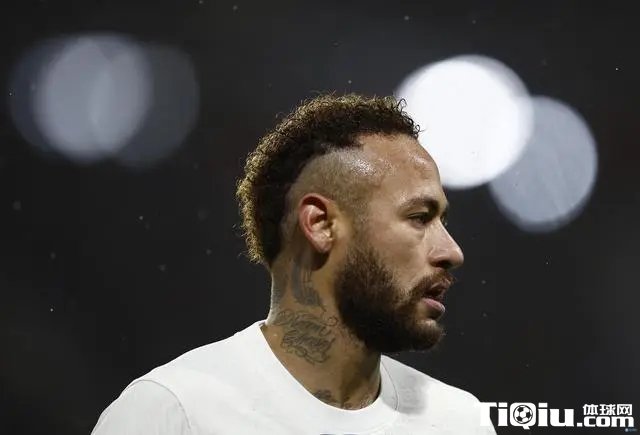 内马尔欢迎恩里克的到来