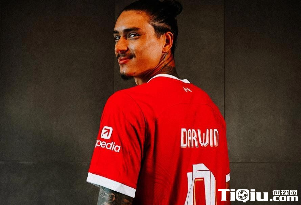 利物浦努涅斯穿9号球衣