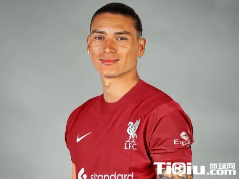 利物浦努涅斯穿9号球衣