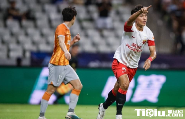 上海海港4比1横扫深圳队