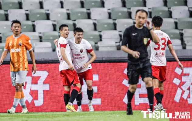上海海港4比1横扫深圳队
