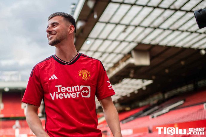 为何曼联在转会中一直吃亏