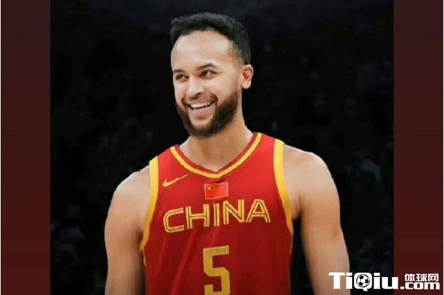 李凯尔身穿中国队球衣