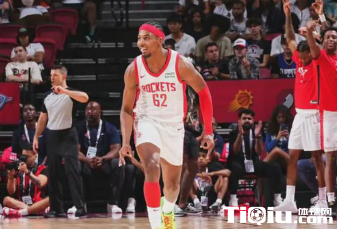 火箭连续签下5名球员