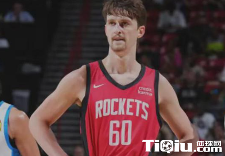 火箭连续签下5名球员