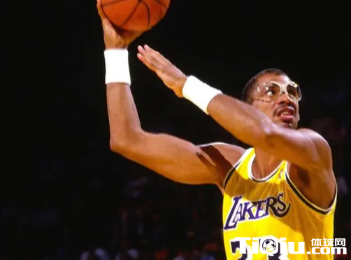 贾巴尔巅峰在湖人还是雄鹿