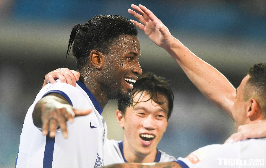 武汉三镇1-0险胜成都蓉城