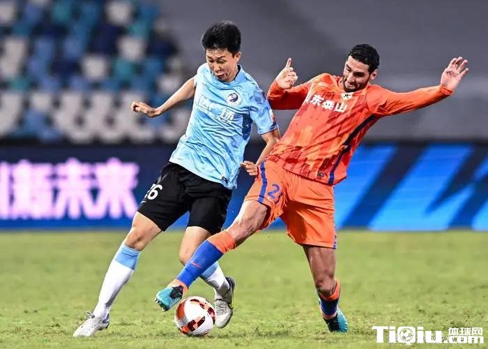 大连人主帅谢晖赛时暴怒