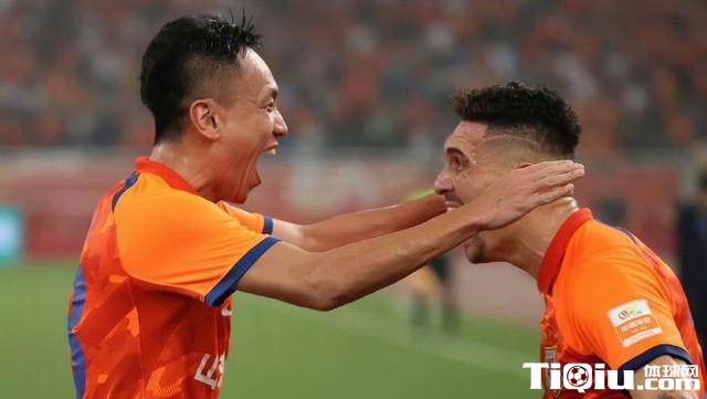 山东泰山战深圳首发浮现