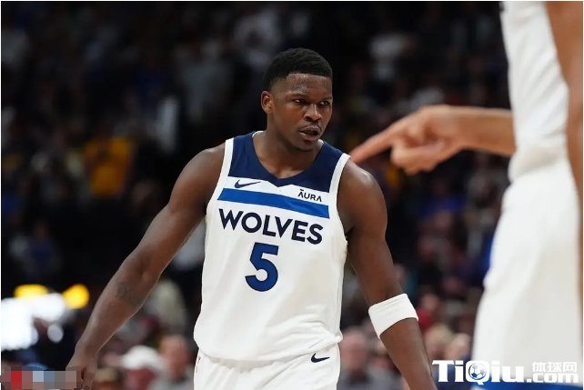 爱德华兹尽显巨星相