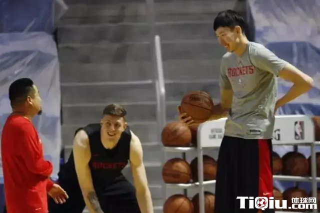 哈腾怒摘12个前场篮板