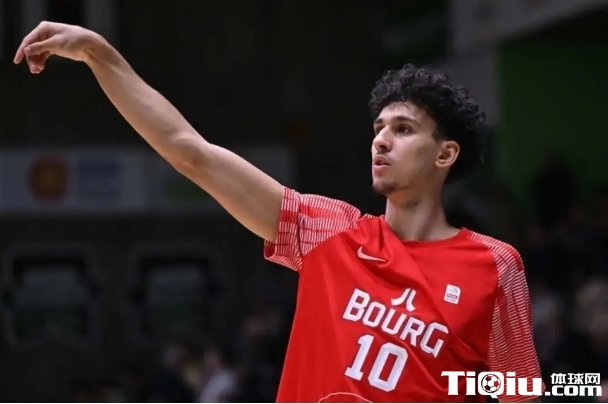 老鹰钦点里萨谢为状元郎