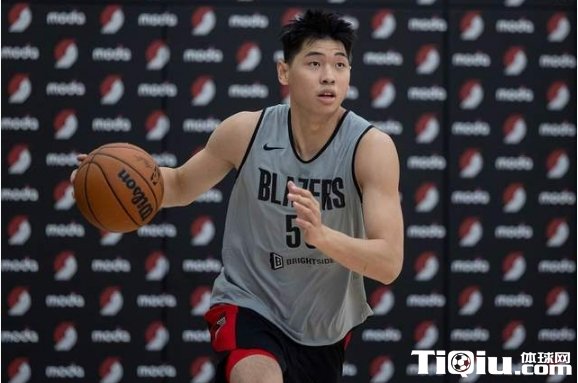 开拓者剩1个双向合同名额