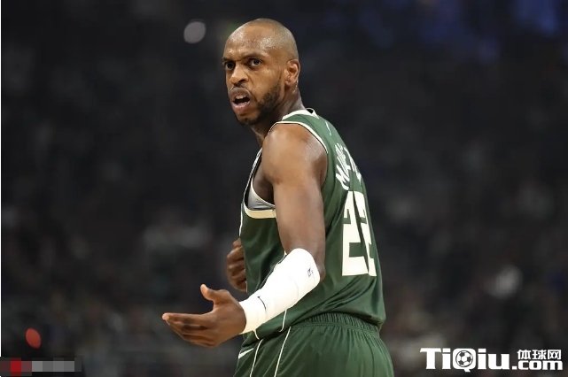 米德尔顿接受了右脚踝手术