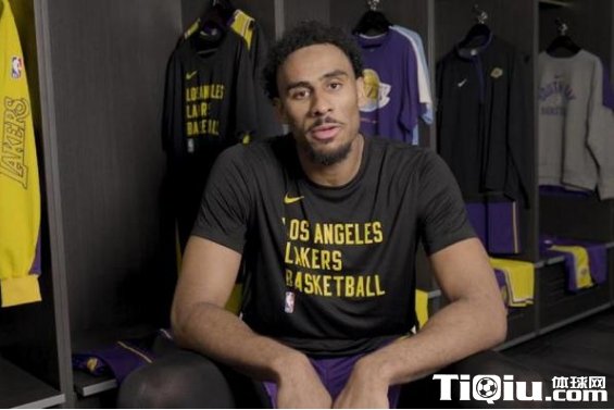 特拉奥雷将身穿94号球衣