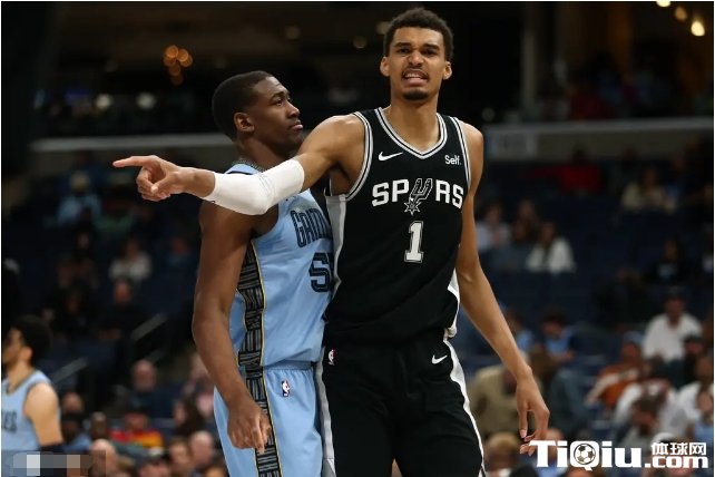 美媒预测文班新赛季头衔