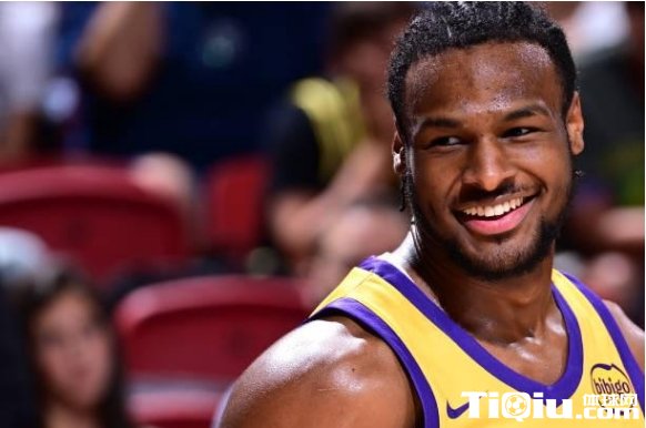 巴斯称必须让布朗尼有球打