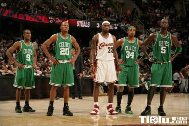 詹姆斯22岁前数据对比乔丹